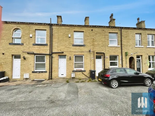 Woodland Square, Brighouse, HD6, photo 1