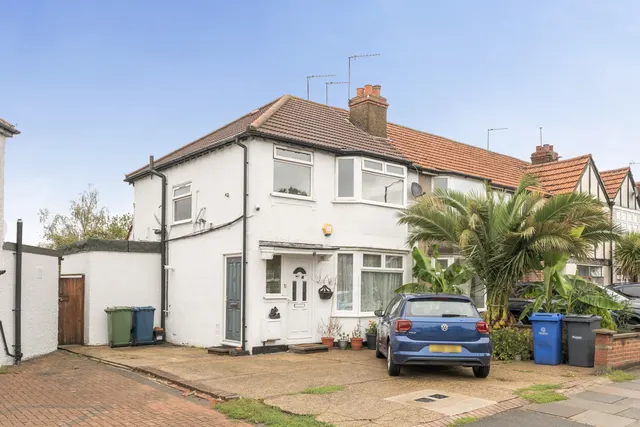 Eastcote Lane, Harrow, HA2, photo 1
