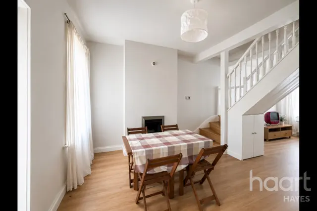 Clayton Road, Hayes, UB3, photo 3