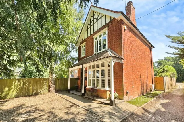 College Road, College Town, GU47, photo 1