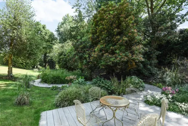 Carisbrooke, Bakers Wood, UB9, photo 2