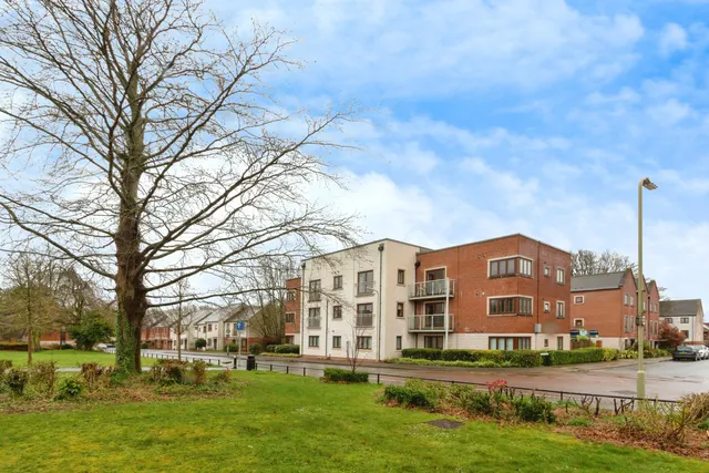 Hines Court, Basingstoke, RG24, photo 2