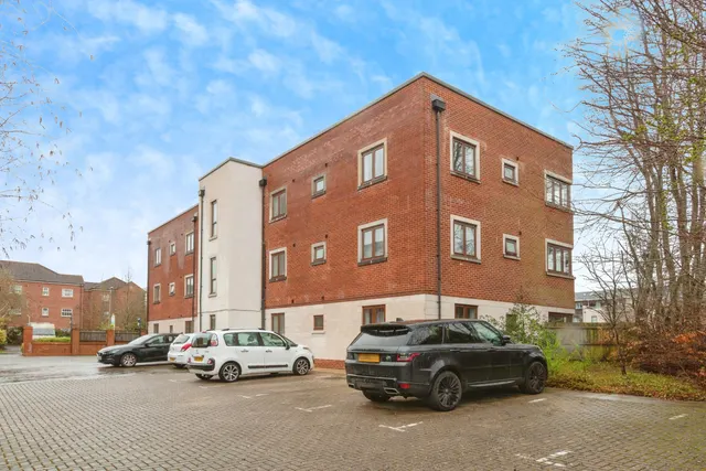 Hines Court, Basingstoke, RG24, photo 1