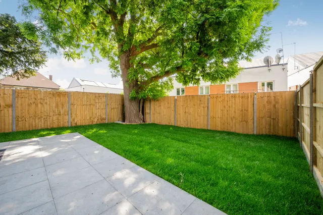 Grand Drive, Raynes Park, SW20, photo 2