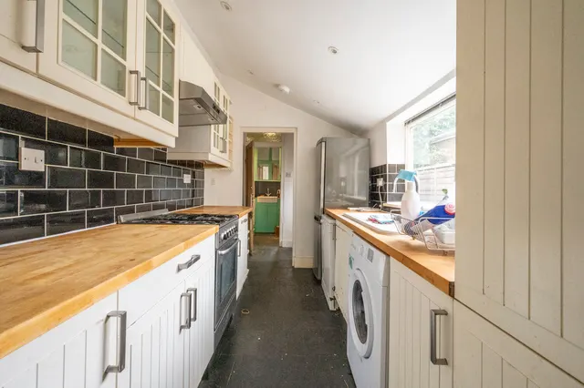 Photo 3 — 36 Tower Hamlets Road, London