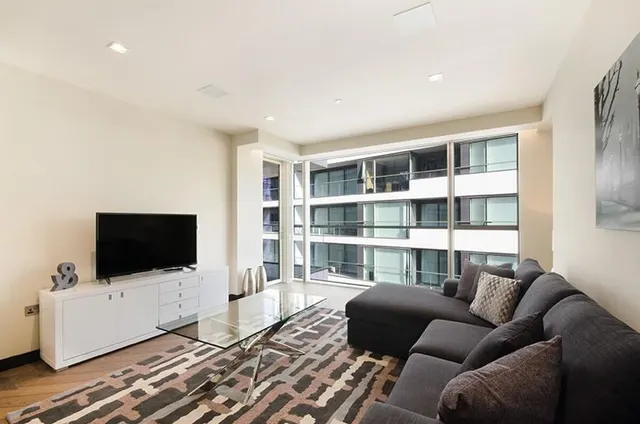 Earls Way, One Tower Bridge, SE1, photo 1