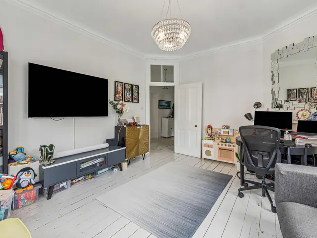 Fulham Road, London, SW6, photo 3