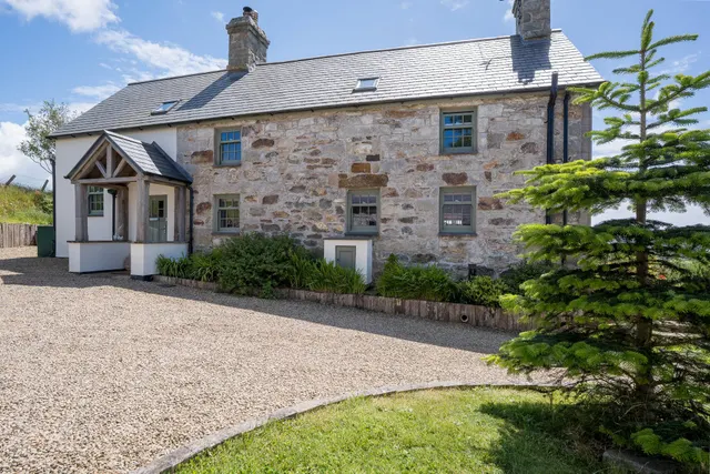Cae Ganol, Llaniestyn, Pwllheli, Gwynedd, LL53 8PS, photo 1