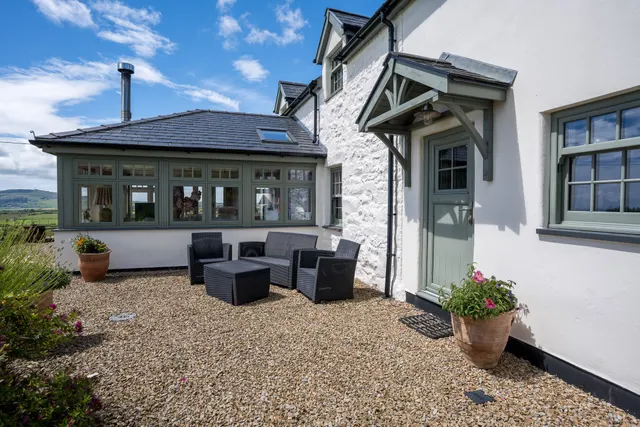 Photo 2 — Cae Ganol, Llaniestyn, Pwllheli, Gwynedd, LL53 8PS
