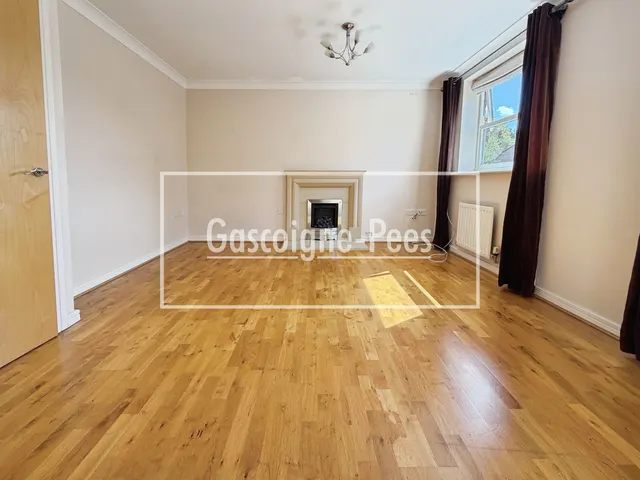 Pendenza, Cobham, KT11, photo 3