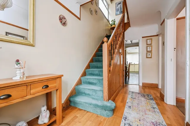 Staley Avenue, Crosby, L23, photo 2