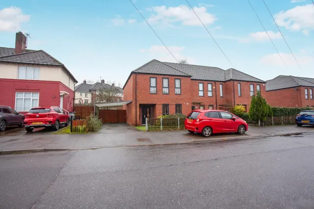 Longley Avenue West, Sheffield, photo 1