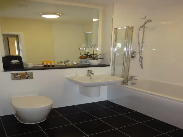 Photo 3 — Manor House Court Golden Manor, Hanwell, London, W7 3EG