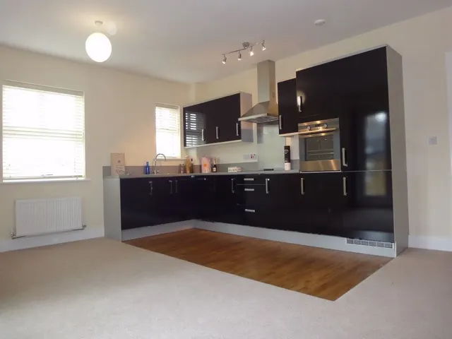 Manor House Court Golden Manor, Hanwell, London, W7 3EG, photo 1