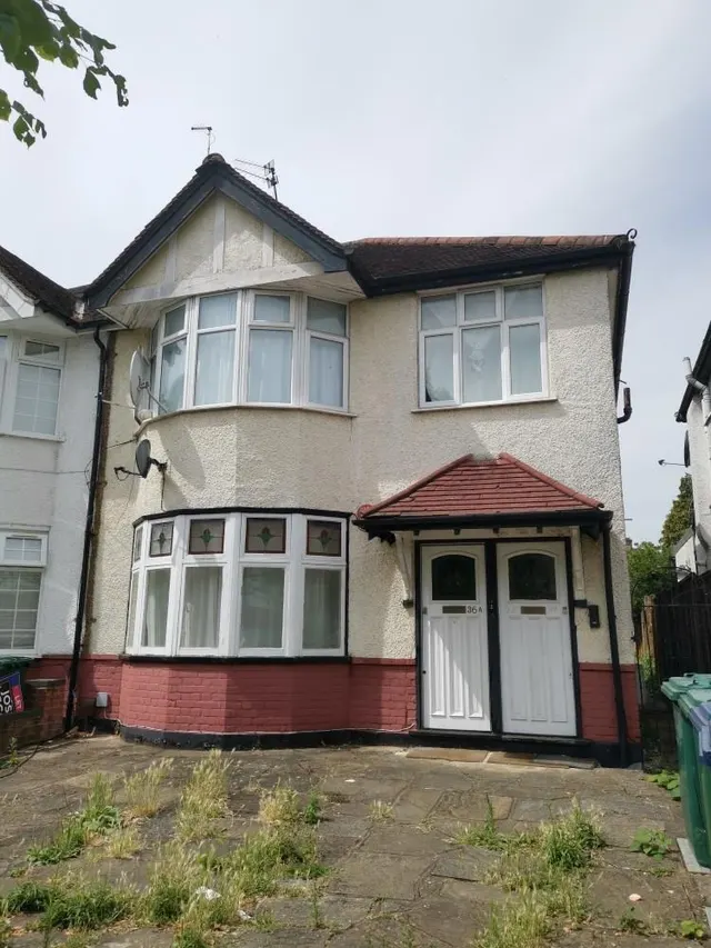 Fairfield Crescent, Edgware, HA8, photo 1