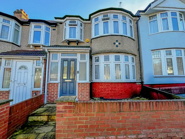 Oldfield Lane South, Greenford, UB6, photo 1
