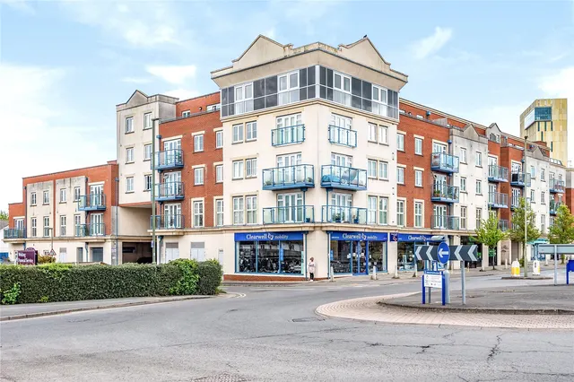 Goldsworth Road, Woking, GU21, photo 2
