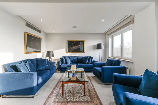 Photo 2 — Flat 15, 89 Piccadilly, London