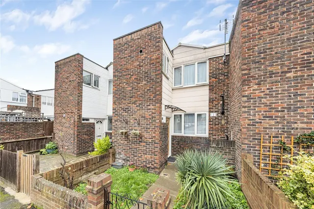 Pottery Road, Brentford, TW8, photo 1