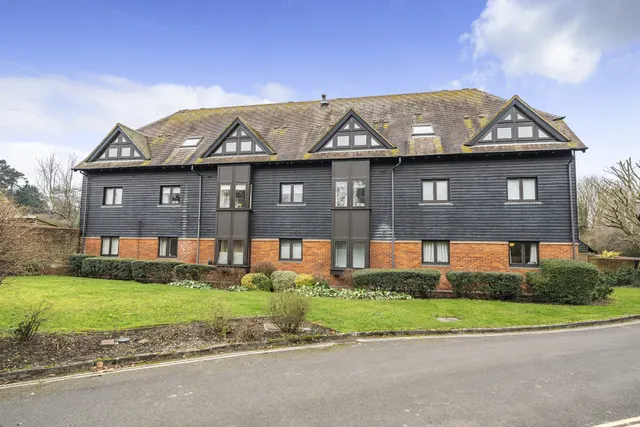 Palace Gate, Odiham, Hook, RG29 1JZ, photo 1