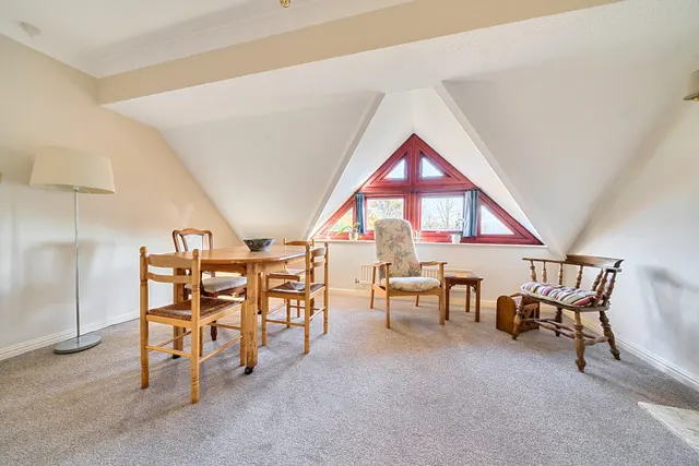 Photo 3 — Palace Gate, Odiham, Hook, RG29 1JZ