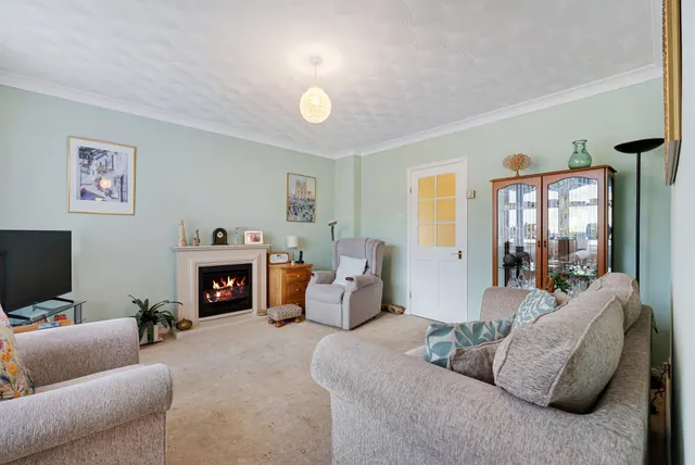 Cedar Avenue, Sutton Weaver, WA7, photo 2
