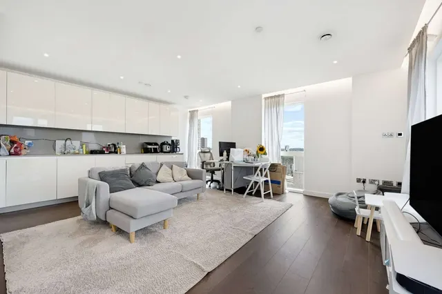 Malthouse Road, London, SW11, photo 2