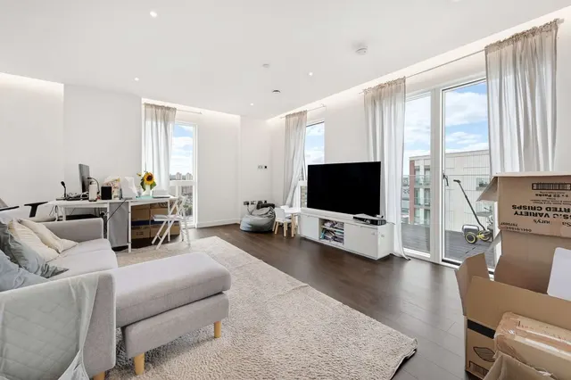 Malthouse Road, London, SW11, photo 1