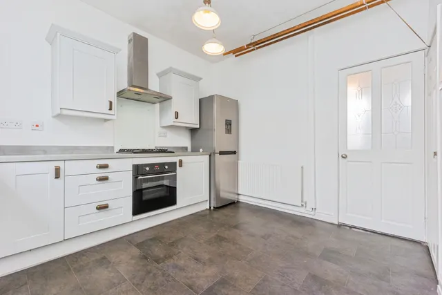 Kings Road, Ashton-Under-Lyne, OL6, photo 3