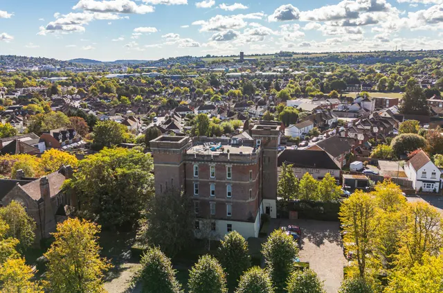 Cardwells Keep, Guildford, GU2, photo 1
