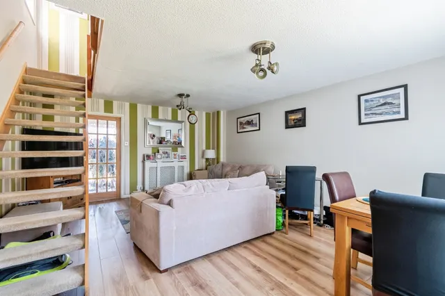 Malvern Close, Melksham, SN12, photo 2