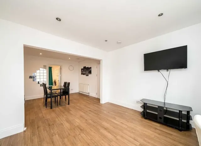 Photo 3 — Dallas Road, Hendon, NW4