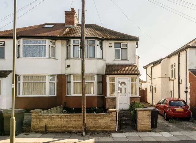 Dallas Road, Hendon, NW4, photo 1