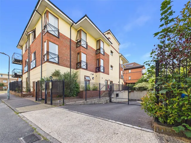 De Salis Road, Hillingdon, UB10, photo 1