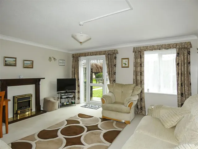 Station Road, East Preston, photo 2