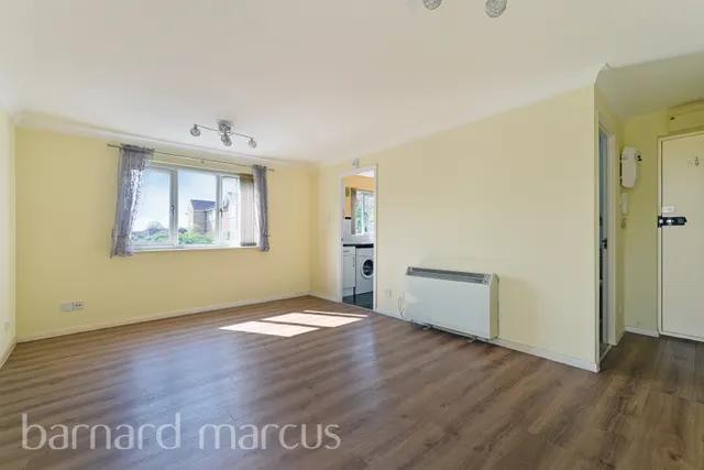 Redford Close, Feltham, TW13, photo 3