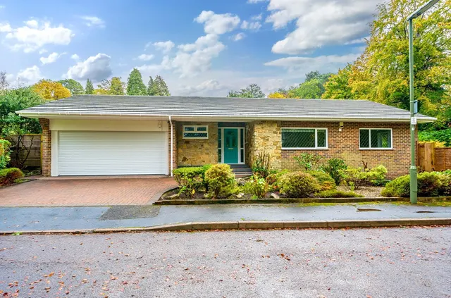 Saville Gardens, Camberley, Surrey, GU15 1DF, photo 1