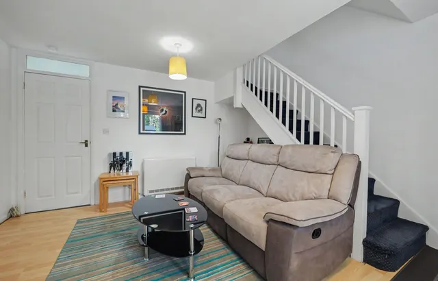 Pear Tree Gardens, Market Harborough, LE16, photo 3