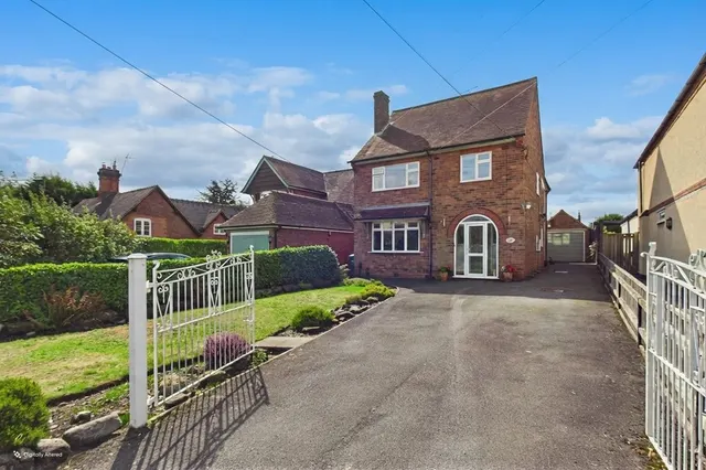 The Village, Walton On The Hill, photo 1