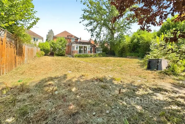 Yorktown Road, College Town, GU47, photo 2