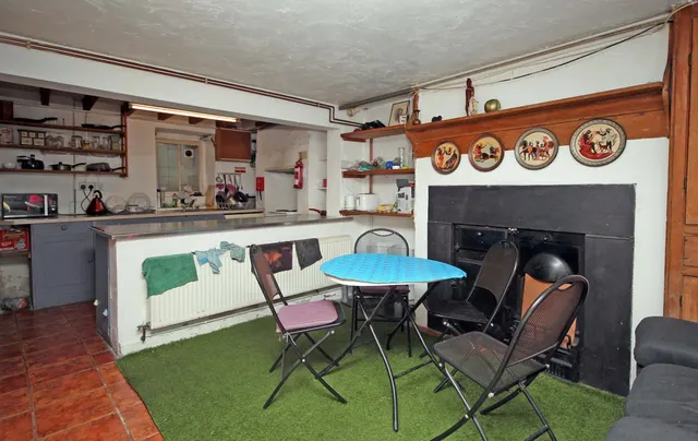 The Crescent, Bangor, LL57, photo 3