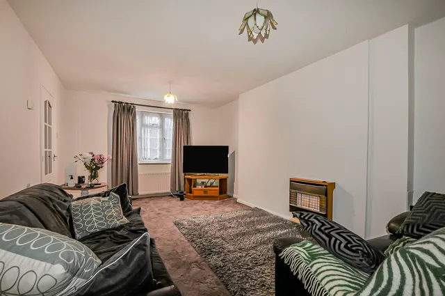 Photo 2 — Falling Lane, Yiewsley, UB7