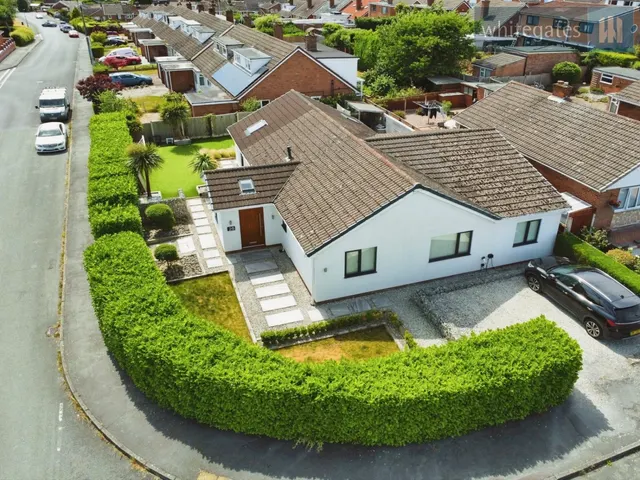 Huntsmans Corner, Borras, LL12, photo 1