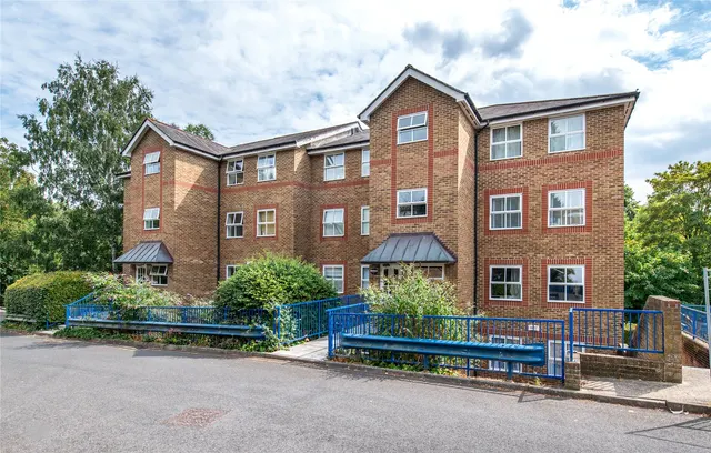 River Bank Close, Maidstone, ME15, photo 1