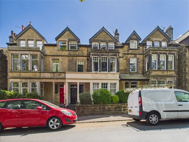 Harlow Moor Drive, Harrogate, HG2, photo 1