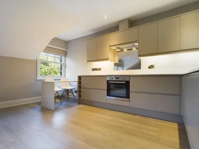 Harlow Moor Drive, Harrogate, HG2, photo 3