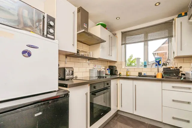 Photo 2 — Oakenshaw Road, Redditch