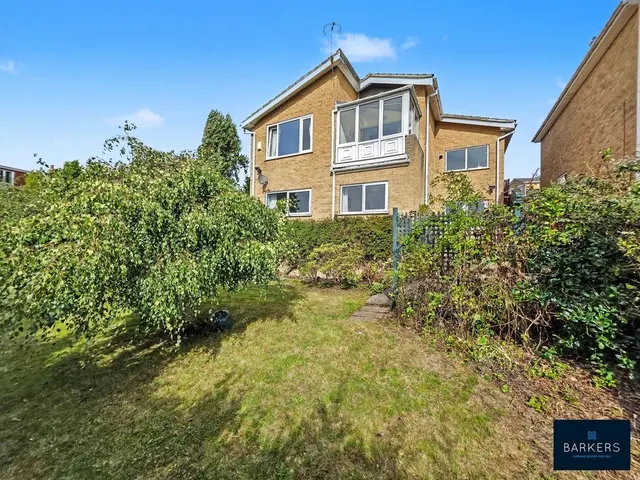Photo 2 — Merlin Court, Batley WF17 0RG