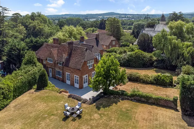 Upper Hale Road, Farnham, GU9, photo 1
