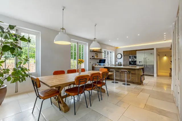 Upper Hale Road, Farnham, GU9, photo 2